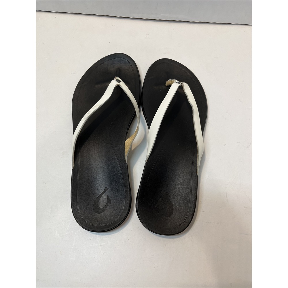 OluKai Black Flip Flops with White Patent Thong- sz 9 - Picture 6 of 13